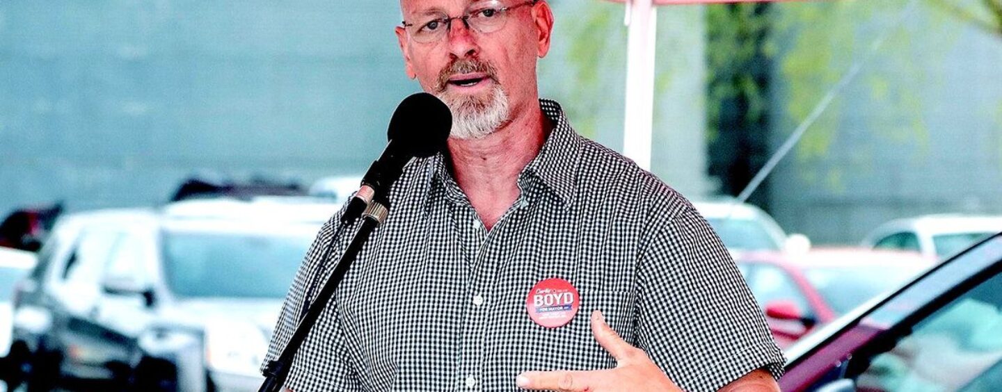 « Je ne sais même pas ce que ce mot signifie », déclare le maire de Caroline du Sud qui a utilisé des insultes antigay lors d'une réunion