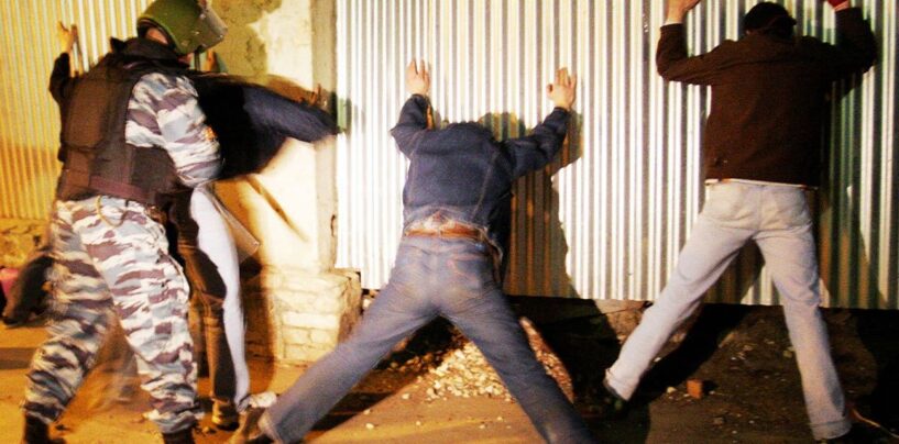 La police russe effectue des descentes dans des clubs pour réprimer la « propagande » LGBTQ+ et procède à des arrestations