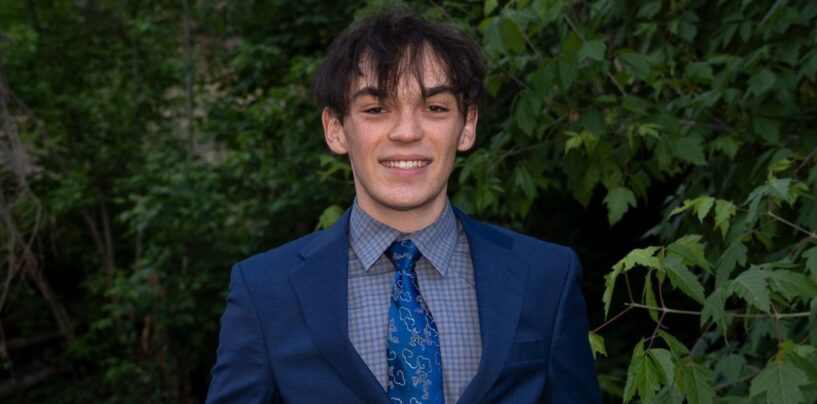 Rencontrez l'homosexuel de 19 ans qui est entré dans l'histoire en tant que plus jeune élu de l'Utah