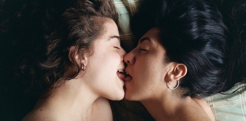 Ces idées fausses courantes sur la façon dont les femmes queer ont des relations sexuelles sont totalement stupides, disent les experts