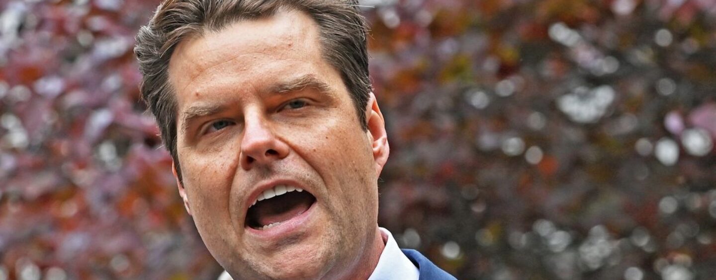 Matt Gaetz s'est rétrogradé de membre du Congrès à animateur de presse de troisième ordre et nous ricanons