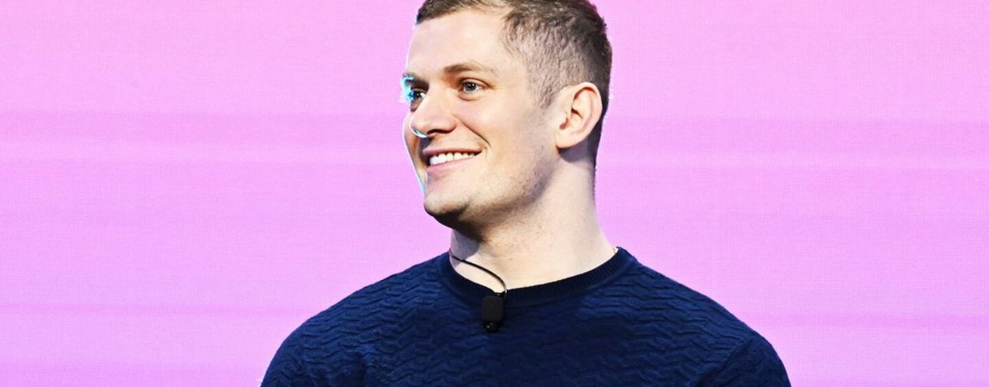 Carl Nassib, ancien joueur gay de la NFL, rejoint le conseil d'administration de l'organisation à but non lucratif de prévention du suicide chez les jeunes LGBTQ+, The Trevor Project
