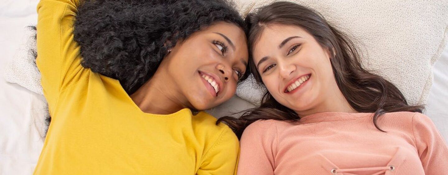 Voici les signes que vous pourriez être bisexuel, selon les experts