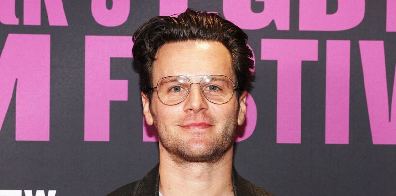 Jonathan Groff joue dans la nouvelle comédie romantique gay « A Nice Indian Boy »