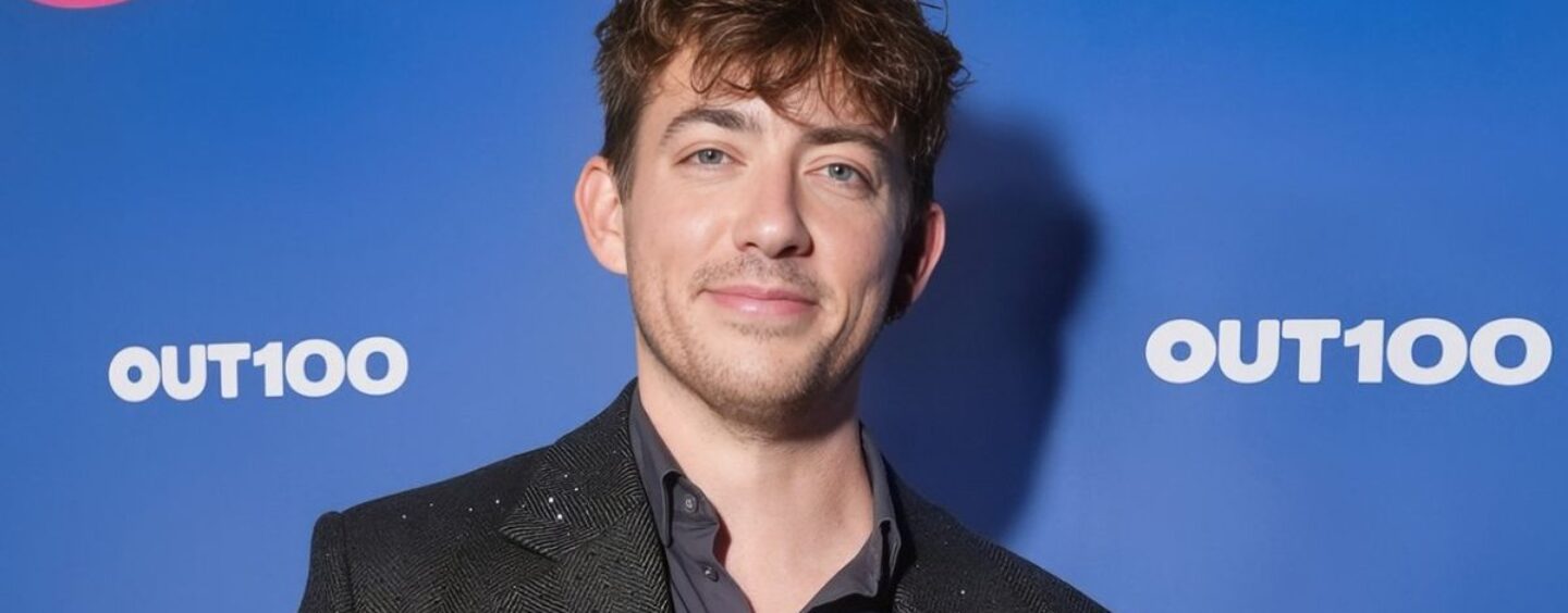 Kevin McHale réagit à la montée en flèche de « Defying Gravity » de Glee dans les charts musicaux
