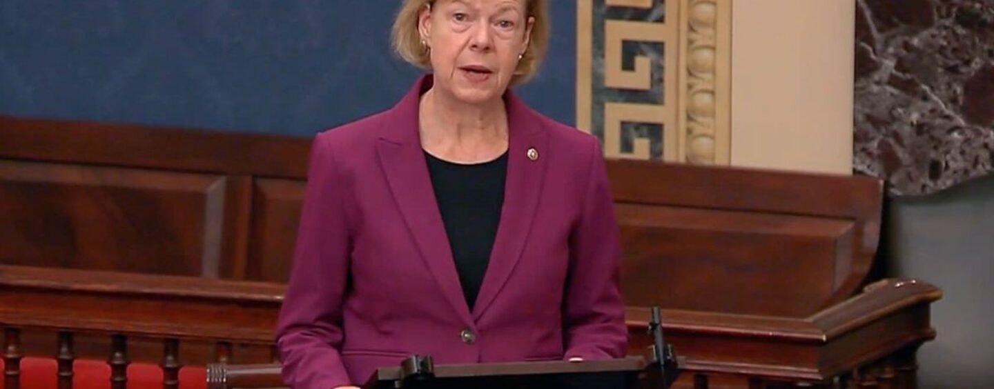 Tammy Baldwin et 20 autres sénateurs tentent de supprimer la disposition anti-trans du projet de loi sur la défense
