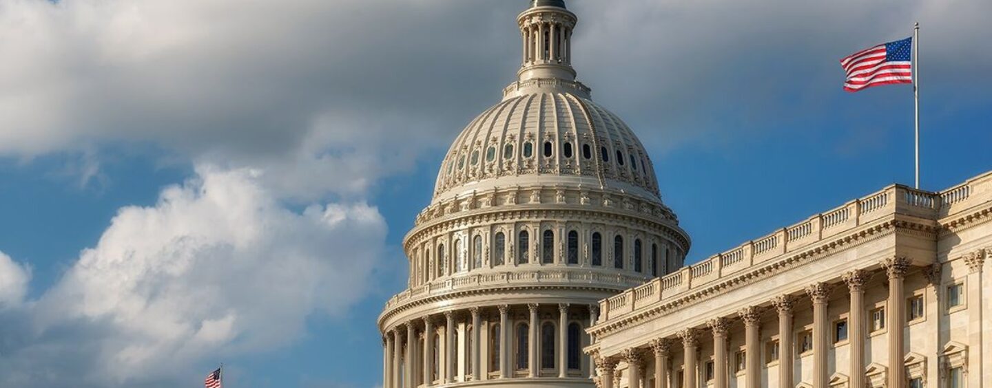 Le Sénat adopte un projet de loi sur la défense avec un langage anti-trans ; va maintenant à Biden