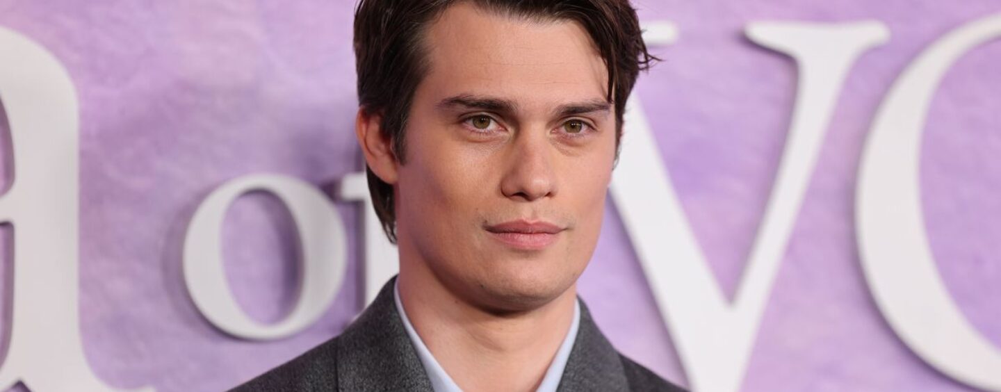 Nicholas Galitzine est-il passé de minet à minet ? Les gays se prononcent sur une photo virale