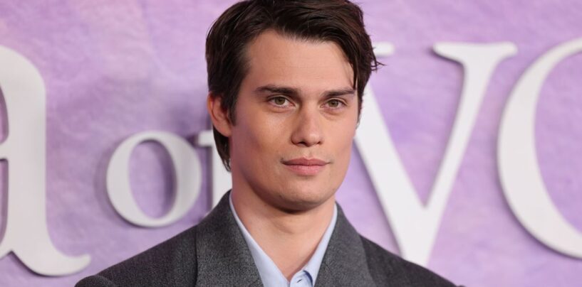 Nicholas Galitzine est-il passé de minet à minet ? Les gays se prononcent sur une photo virale