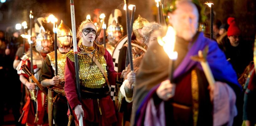 Des Saturnales au Père Noël, Noël n'est-il qu'un simple déguisement ?