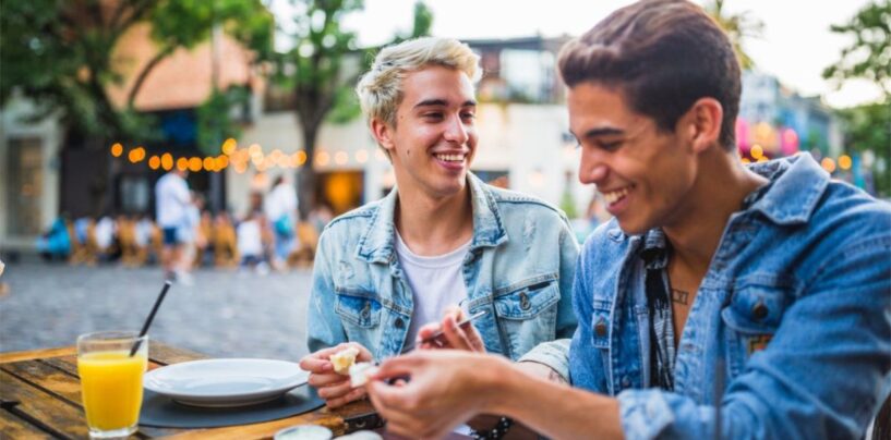 Voici comment savoir qu'il est vraiment intéressé par vous (et pas seulement par politesse)