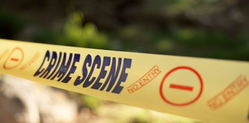 Un homme de New York saigne dans les bras de son mari après avoir été poignardé mortellement près d'un refuge pour sans-abri