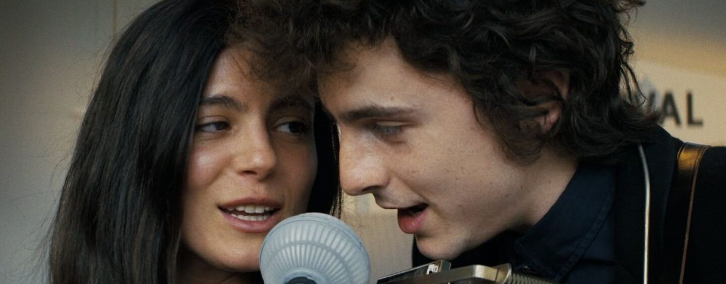 Timothée Chalamet et Monica Barbaro de A Complete Unknown sur la musique, le genre et la protestation