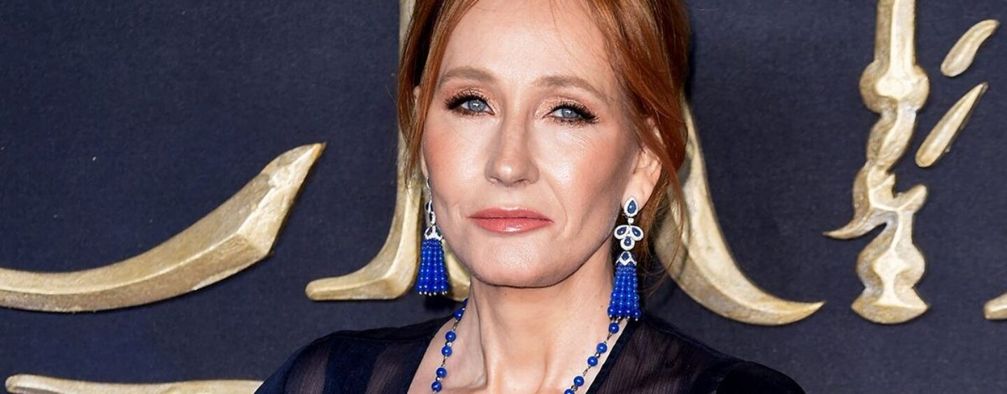 J.K. Rowling prétend faussement qu'il n'y a pas d'enfants trans