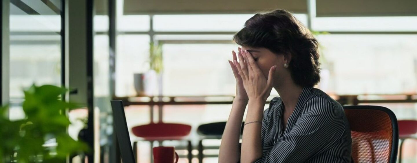 77 % des jeunes LGBTQ+ ont été victimes de harcèlement sexuel au travail, selon une nouvelle étude