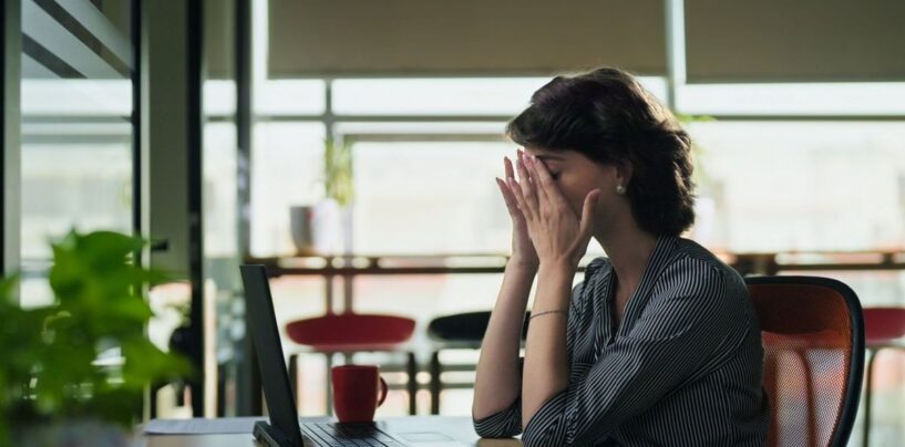 77 % des jeunes LGBTQ+ ont été victimes de harcèlement sexuel au travail, selon une nouvelle étude