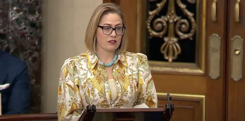 Kyrsten Sinema défend l'obstruction systématique dans son discours d'adieu au Sénat