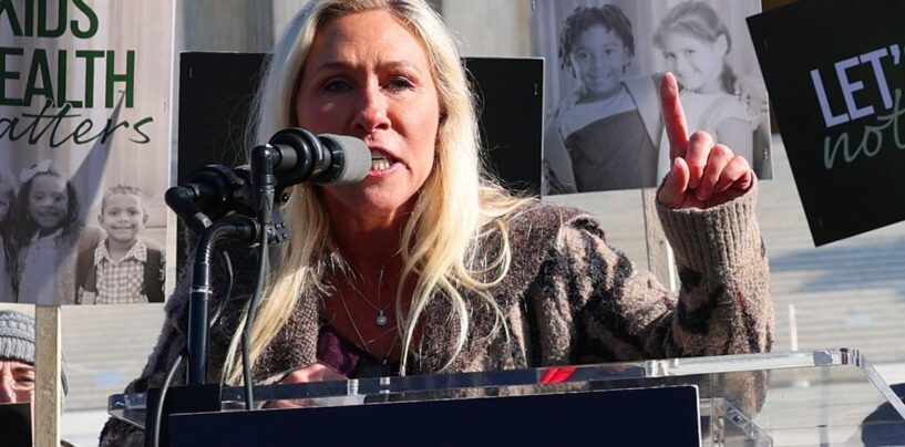 Marjorie Taylor Greene se fait huer après avoir parlé des enfants trans à la Cour suprême