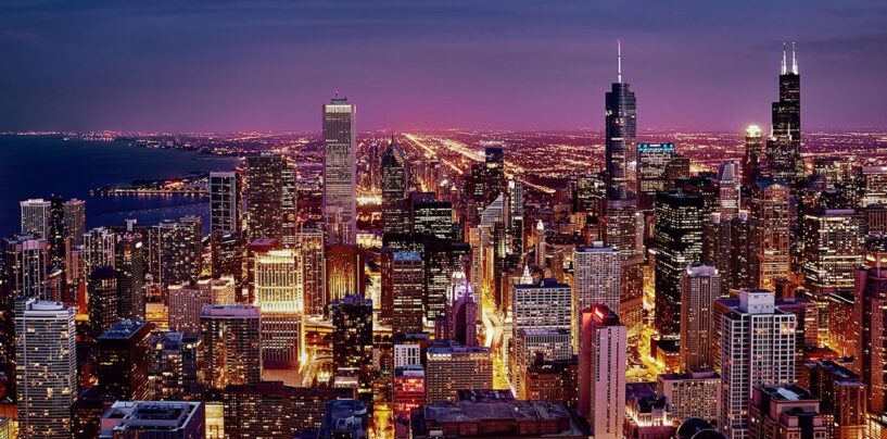 La police de l'Illinois affirme que 11 adolescents ont brutalement battu des hommes qu'ils ciblaient en utilisant une application de rencontres gay