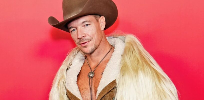 Diplo sonne en 2025 avec une vidéo de 3 hommes s'embrassant, sous-titrée : « Moi à minuit »