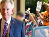 Le Sénat votera sur le projet de loi anti-athlète trans de Tommy Tuberville