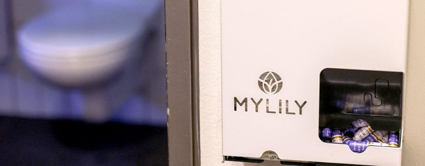 Pourquoi mettre des produits menstruels gratuits dans les toilettes des hommes est bon pour tout le monde