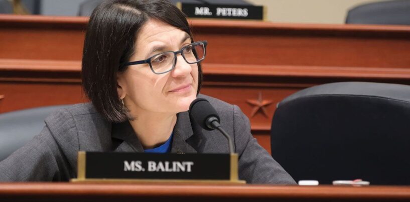 Becca Balint, députée gay : je montrerai à Trump que je ne suis pas intimidée