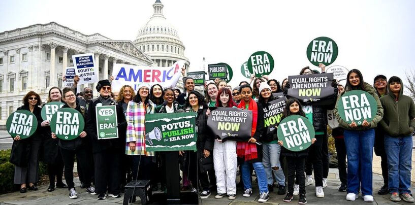 Joe Biden déclare que l'Amendement sur l'égalité des droits est la « loi du pays » dans une nouvelle annonce