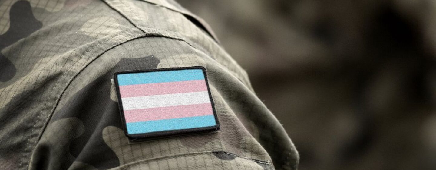Trump révoque l'ordonnance de Biden qui a levé l'interdiction militaire trans, ouvrant la voie à une nouvelle interdiction