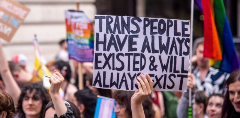 RUPTURE : Le gouvernement de Donald Trump déclare que les personnes transgenres et non binaires n'existent pas