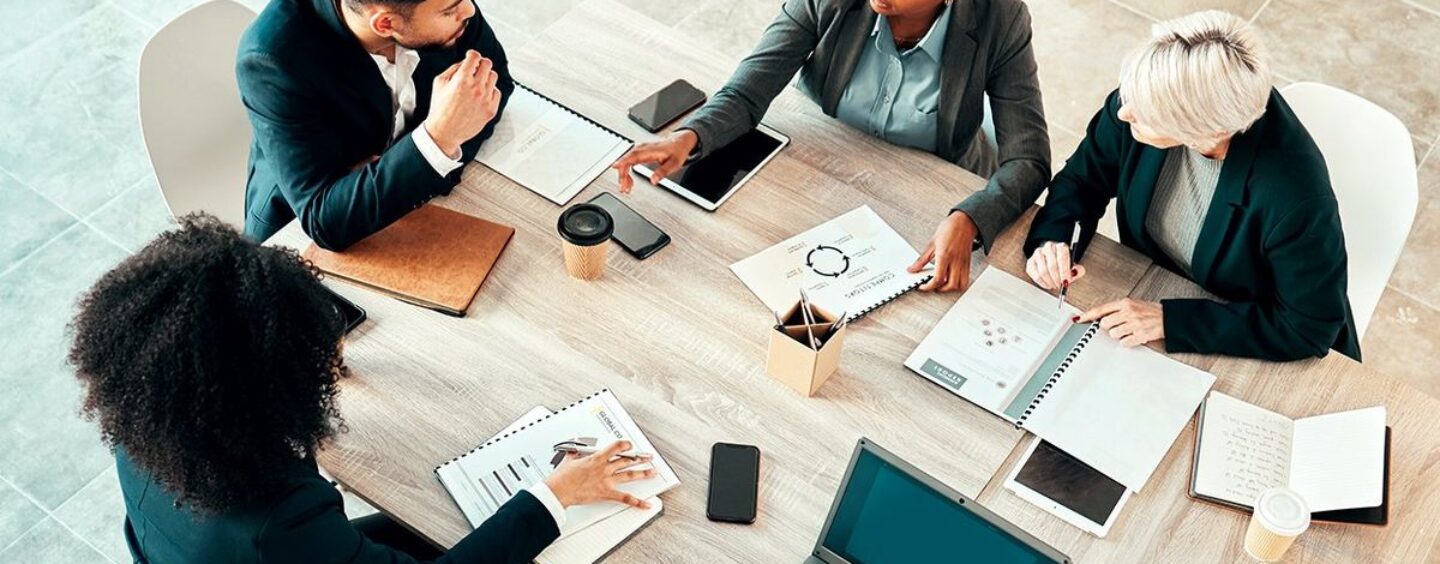 Le Projet 2025 de Trump à la Maison Blanche ordonne le licenciement massif d'employés de la DEI dans l'ensemble du gouvernement fédéral