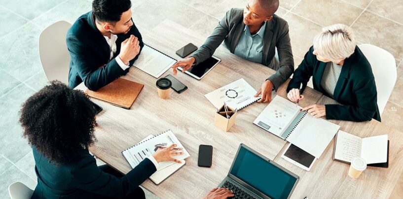 Le Projet 2025 de Trump à la Maison Blanche ordonne le licenciement massif d'employés de la DEI dans l'ensemble du gouvernement fédéral