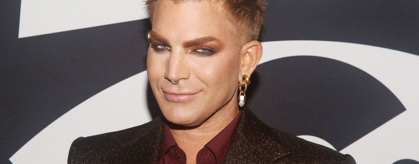 Adam Lambert a félicité pour avoir fermé les rires du public à une blague antisémite dans «Cabaret»