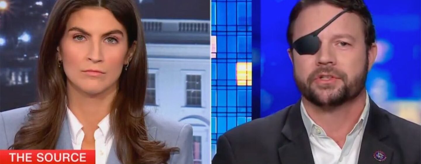 Le républicain du Texas, Dan Crenshaw, se tortille alors que Kaitlan Collins de CNN confronte ses positions changeantes sur les militaires transgenres