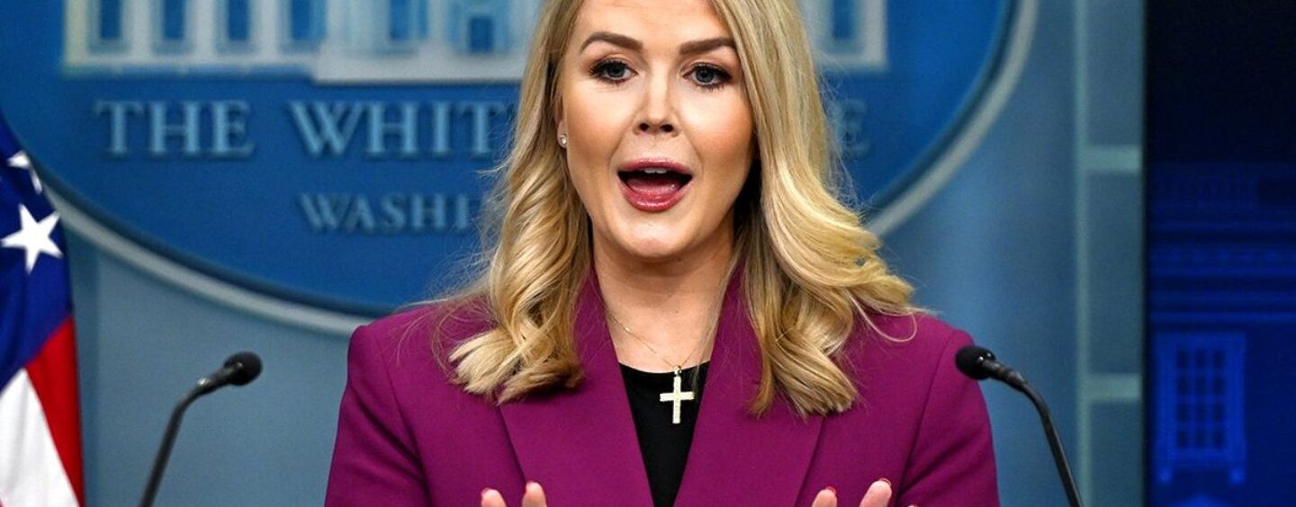 Le nouveau secrétaire de presse de Trump à la Maison Blanche cible les transgenres dans le premier briefing