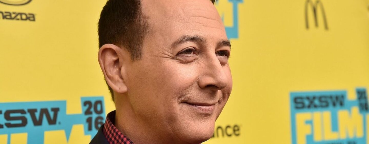 La star pee-wee Herman, Paul Reubens, se révèle gay à titre posthume dans un nouveau documentaire