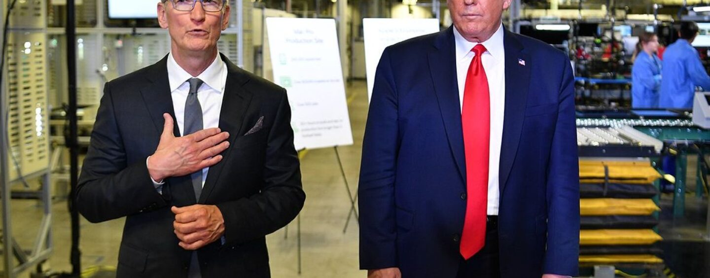 Le PDG d'Apple, Tim Cook, rejoint d'autres grands chefs d'entreprise en faisant un don personnel d'un million de dollars pour l'investiture de Trump.
