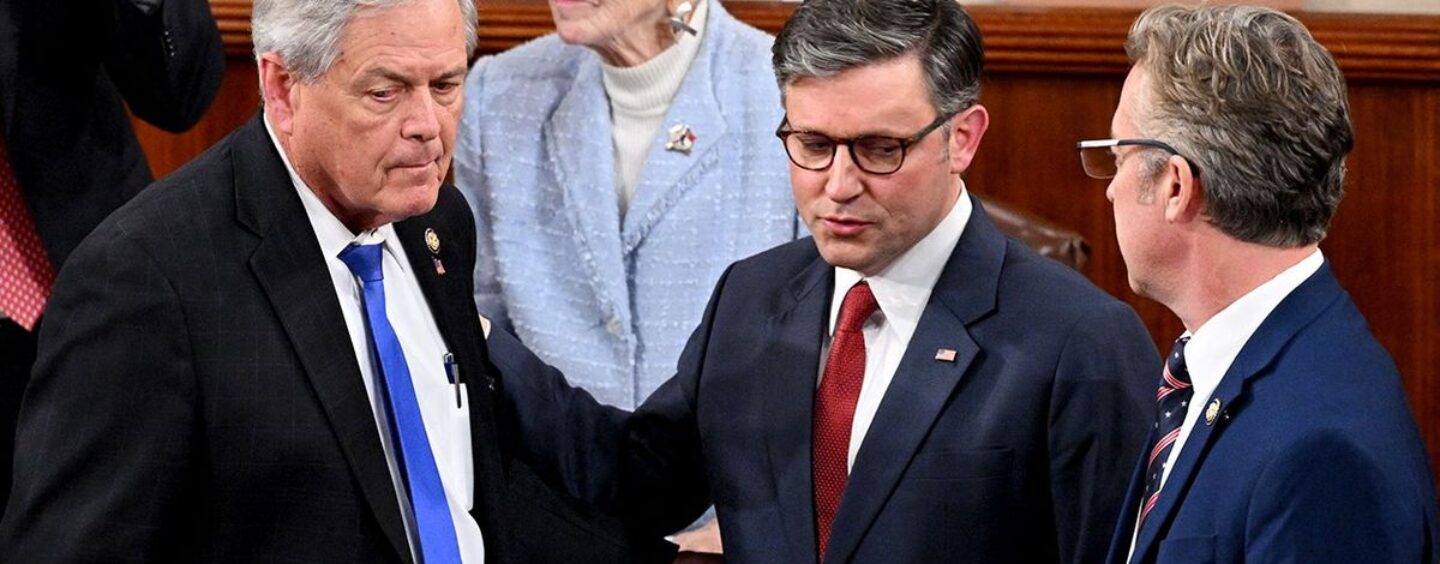 Le désordre du Parti républicain est pleinement visible après avoir eu du mal à élire Mike Johnson comme président de la Chambre