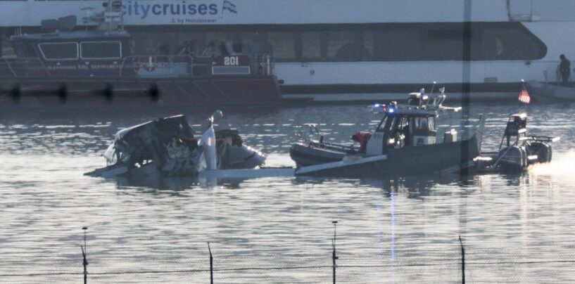 Pete Buttigieg souffle Despicable 'Donald Trump pour avoir blâmé DC Plane Crash sur Dei