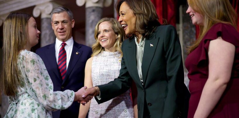 Regardez Kamala Harris garder son sang-froid lors d'une journée contrastée au Sénat américain avec des moments chaleureux et des moments moins chaleureux