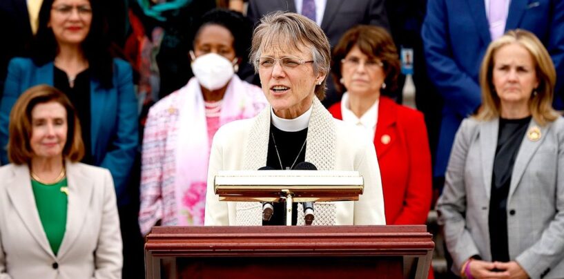 Regardez un évêque réprimander Donald Trump à propos des attaques contre les LGBTQ+ et les immigrants lors du service de prière inaugural