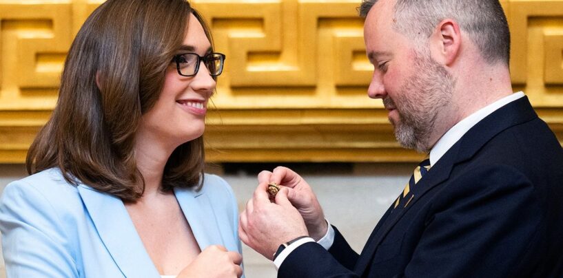 Sarah McBride, qui a marqué l'histoire, a prêté serment en tant que première membre transgenre du Congrès