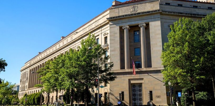 Département de groupe LGBTQ + Disbands, craignant pour «  la protection de tous les membres '' dans l'administrateur de Trump