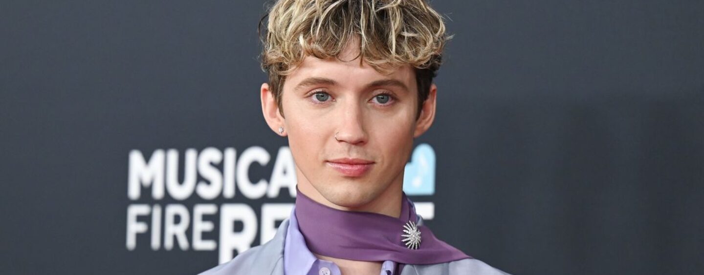 Troye Sivan dit qu'il est «  inspiré par le sexe '' pour l'album à venir torride