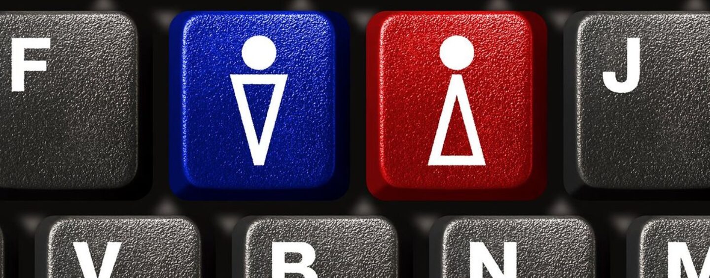 Pour effacer davantage les personnes transgenres, l'administration Trump met en œuvre une politique interdisant les pronoms dans les e-mails