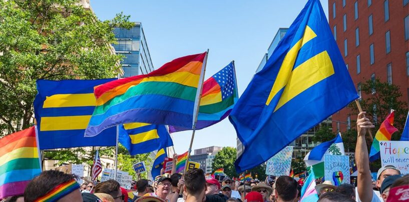 La campagne des droits de l'homme annonce une restructuration majeure car l'organisation LGBTQ + fait face à une nouvelle réalité politique