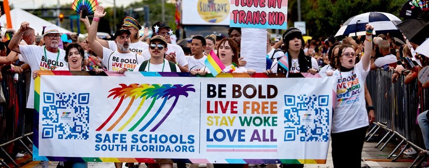 Trump passe au département d'éducation abolie au milieu de la poussée contre la «sensibilisation»