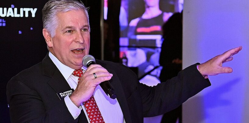 Que peuvent faire les personnes trans au sujet des ordres exécutifs de Trump? Soyez demandeurs, dit Lambda Legal