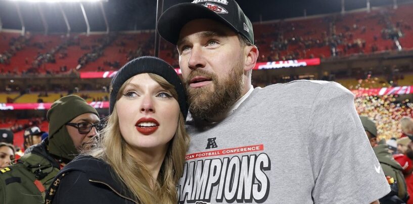 Travis Kelce a déclaré que Trump au Super Bowl est un «  grand honneur '' et que les médias sociaux soulignent l'évidence