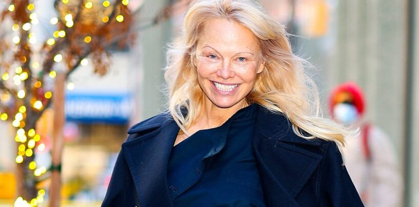 Pamela Anderson réfléchit sur la dernière showgirl et trouvant du glamour sans douleur